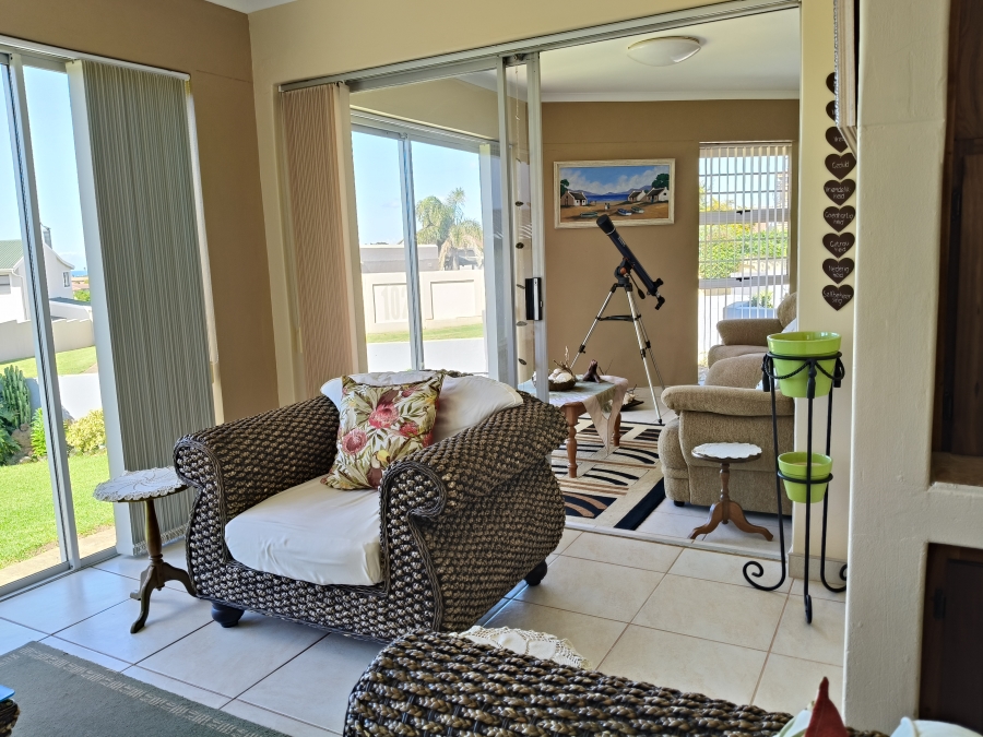 3 Bedroom Property for Sale in Wavecrest Eastern Cape